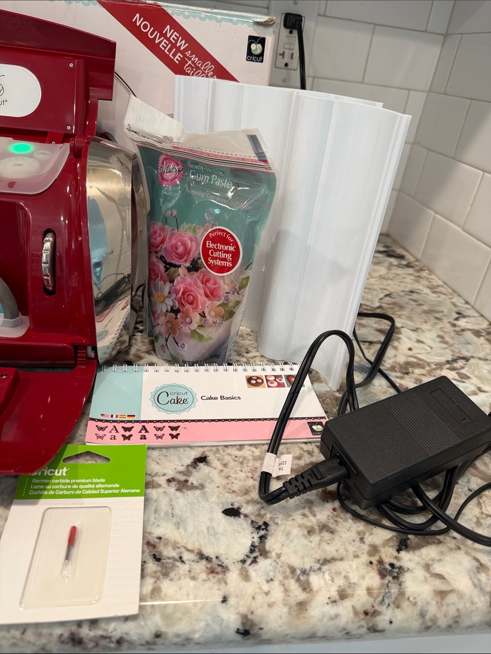 Cricut Red Cake Decorating Machine - Picture 5 of 12